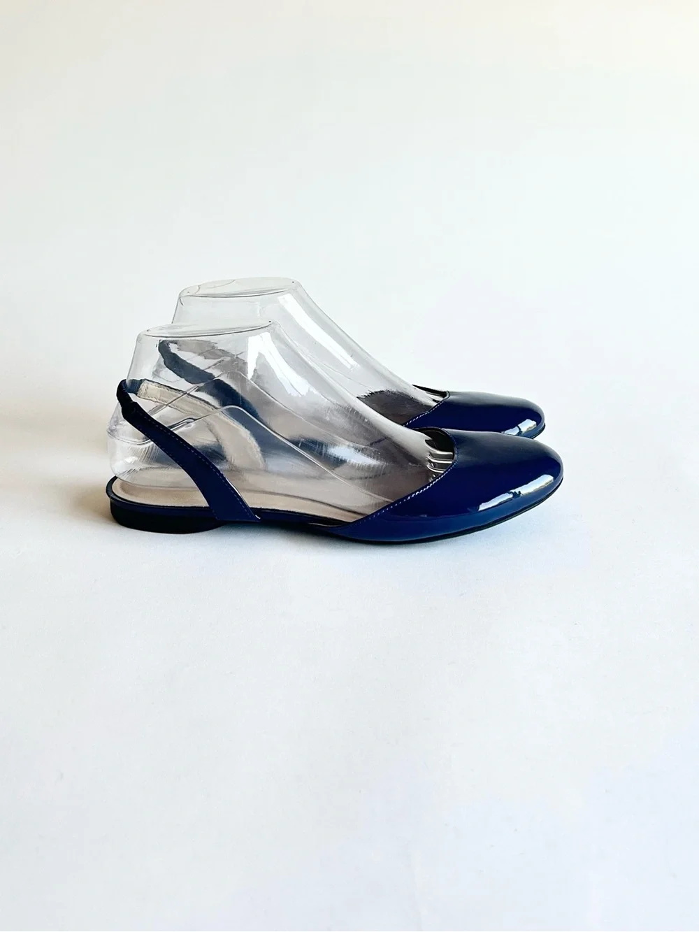 Talbots Navy Patent Leather Round Toe Rubber Outsole Flat Sandals  size 7 W.